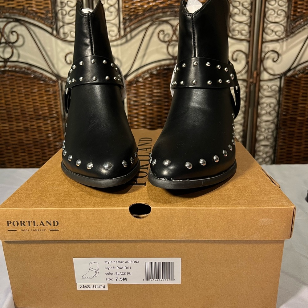 Portland women's ankle boots Studded Black Zipper 7.5 New With Box Low Heel